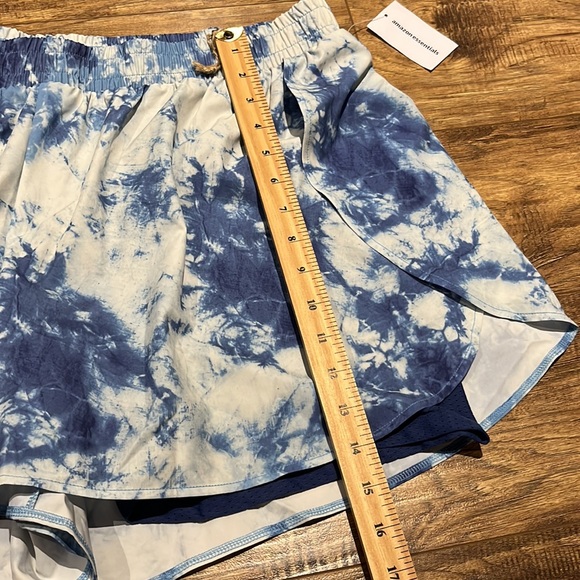 Blue sky print Amazon essentials athletic shorts - Picture 3 of 8